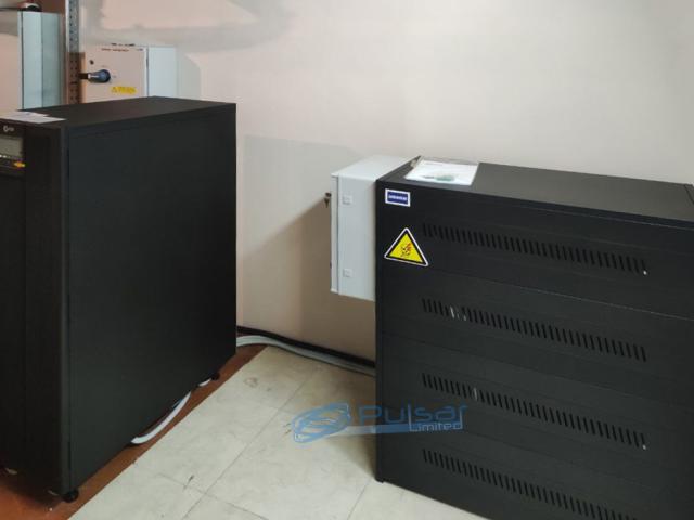 Встановлена нова система резервного живлення в клініці.  UPS Cover MZ120 кВт, 36 шт. Battery 7 stars 12-45, шафа С20.  Резерв: ангіограф